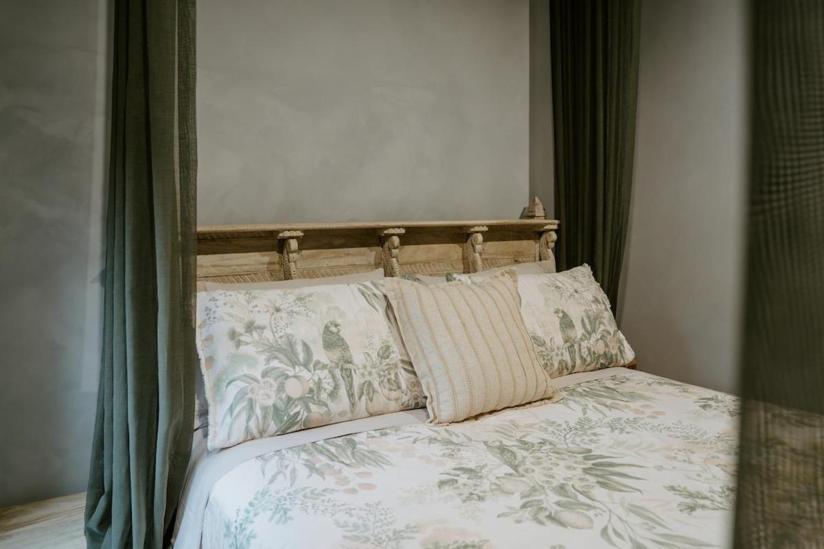 The Temple - Country Farm Retreat Villa Launching Place Exteriör bild